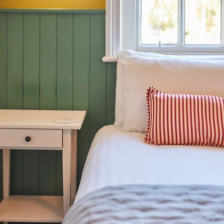Arlington House Hotel - Self Check-In Suites วูเลอร์ ภายนอก รูปภาพ