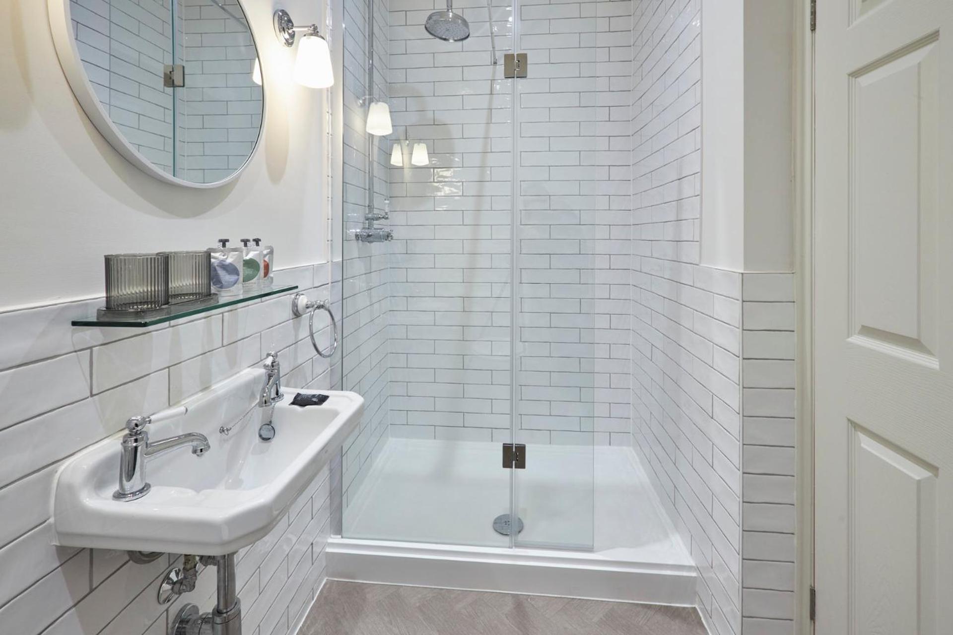 Arlington House Hotel - Self Check-In Suites วูเลอร์ ภายนอก รูปภาพ