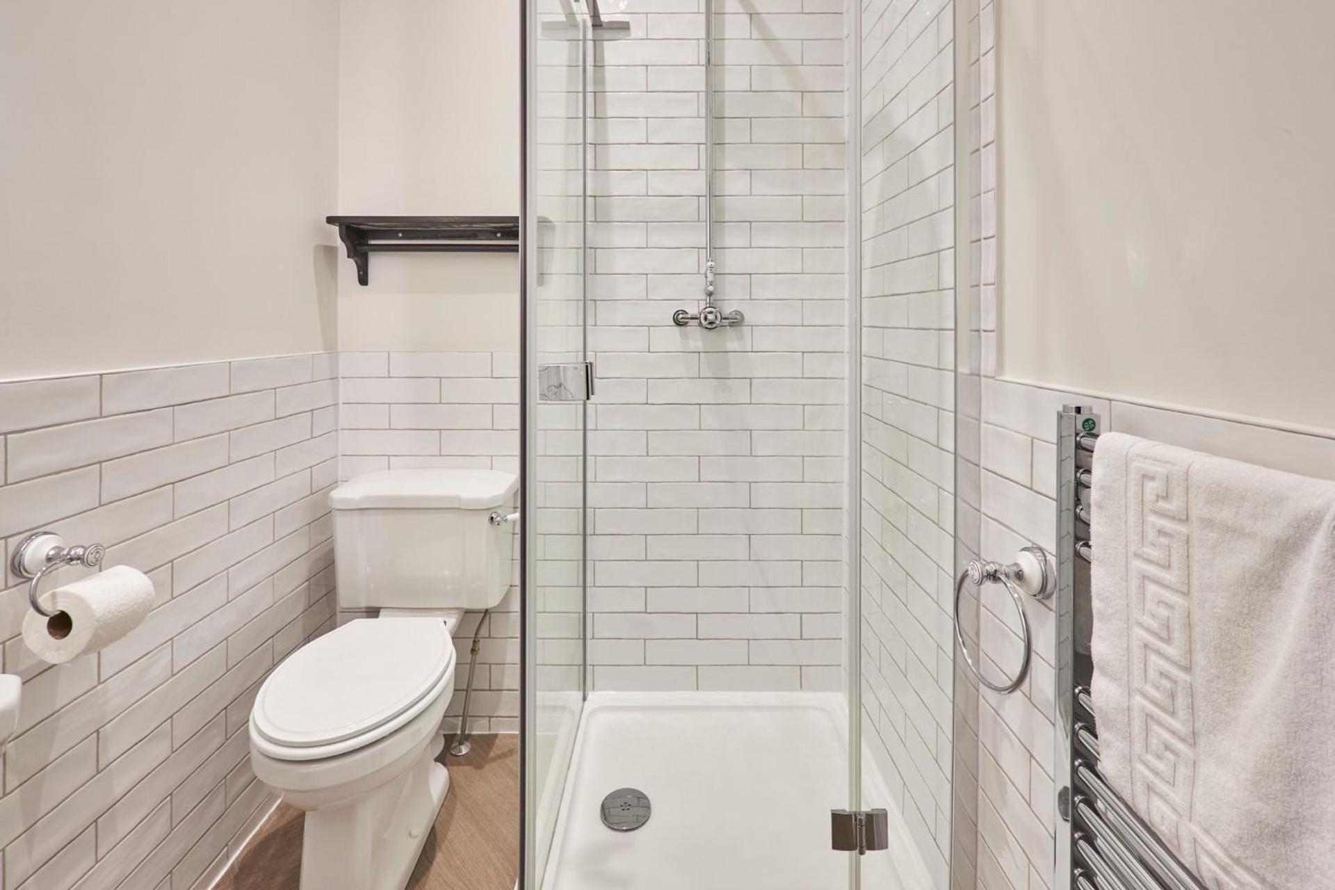 Arlington House Hotel - Self Check-In Suites วูเลอร์ ภายนอก รูปภาพ