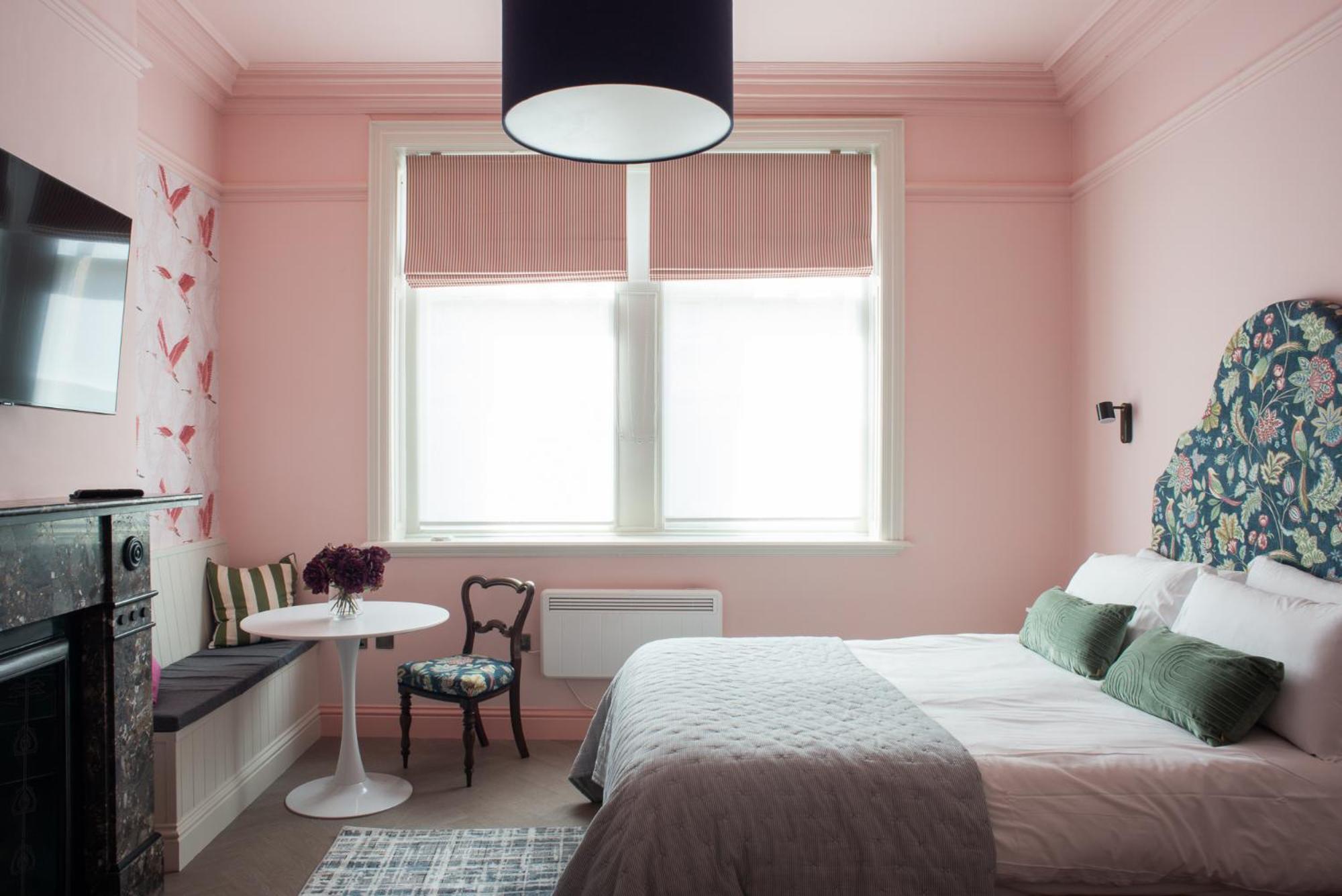 Arlington House Hotel - Self Check-In Suites วูเลอร์ ภายนอก รูปภาพ