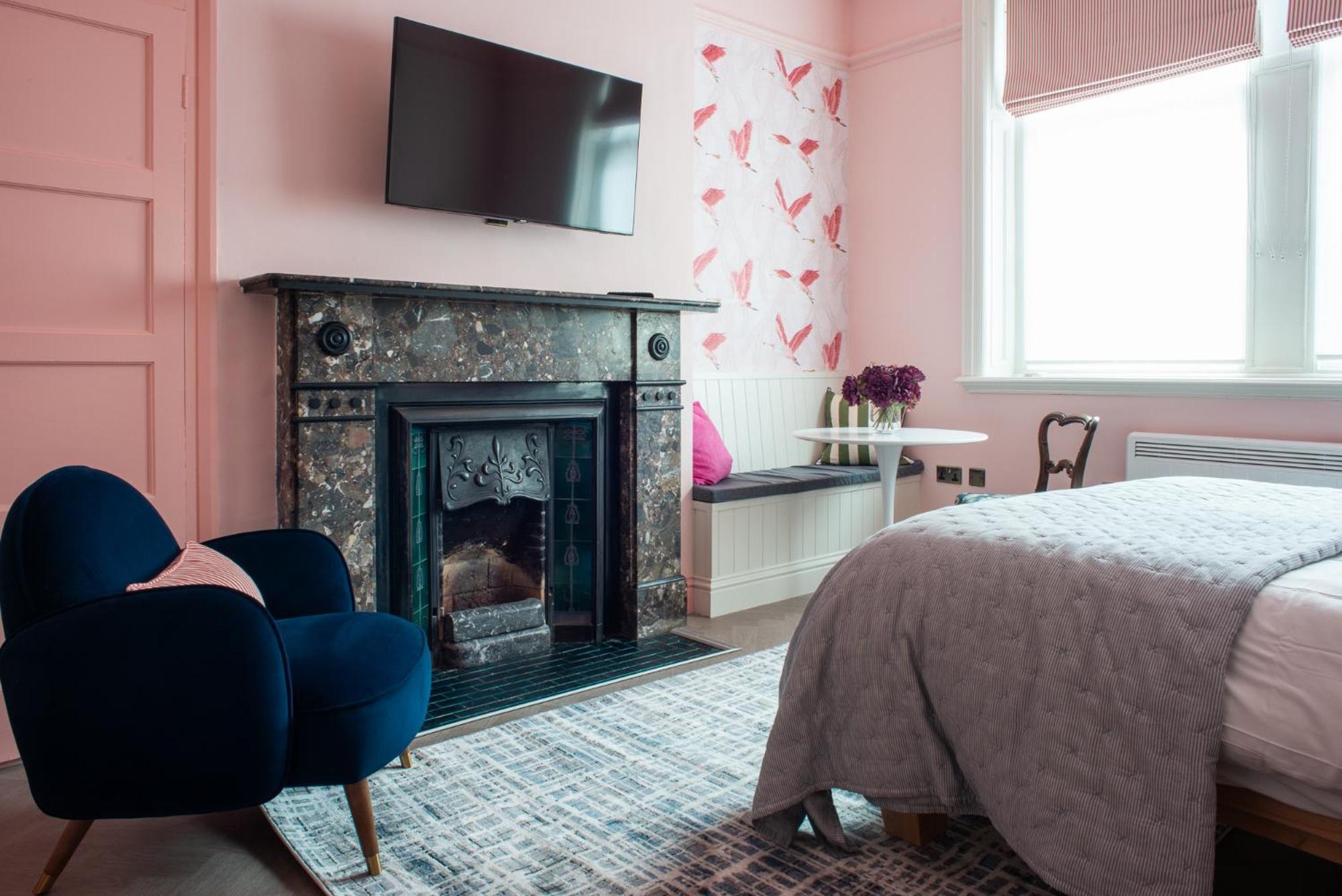 Arlington House Hotel - Self Check-In Suites วูเลอร์ ภายนอก รูปภาพ