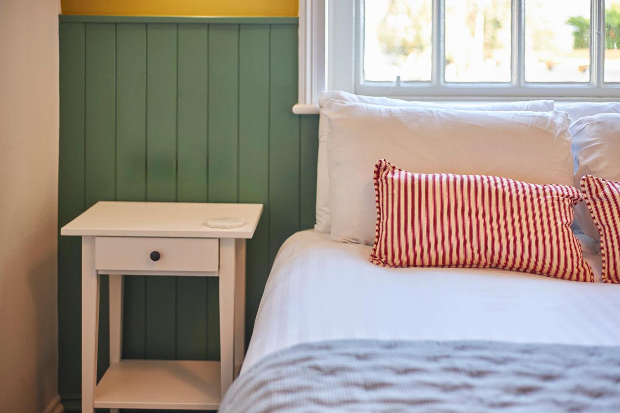 Arlington House Hotel - Self Check-In Suites วูเลอร์ ภายนอก รูปภาพ
