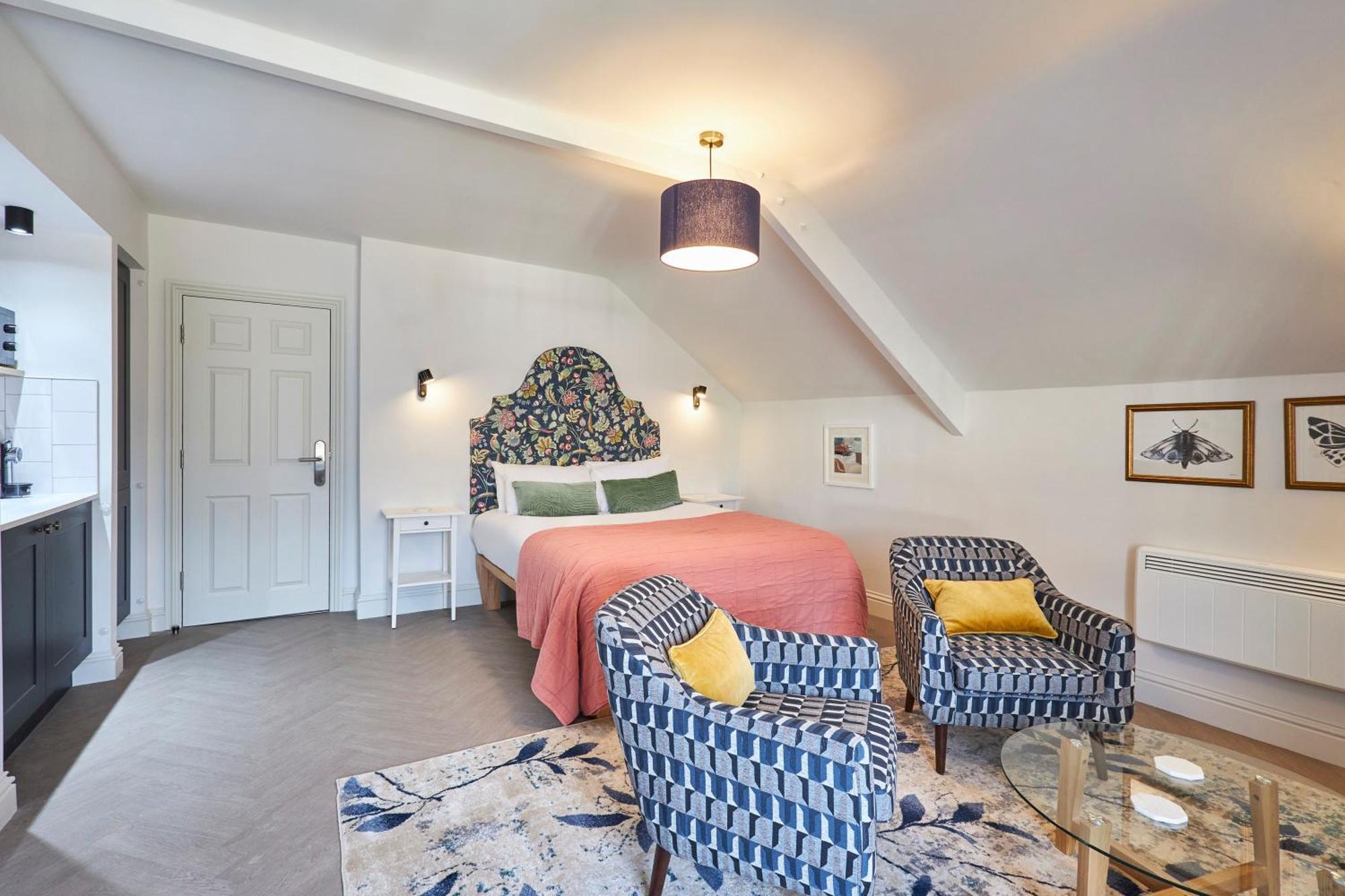 Arlington House Hotel - Self Check-In Suites วูเลอร์ ภายนอก รูปภาพ